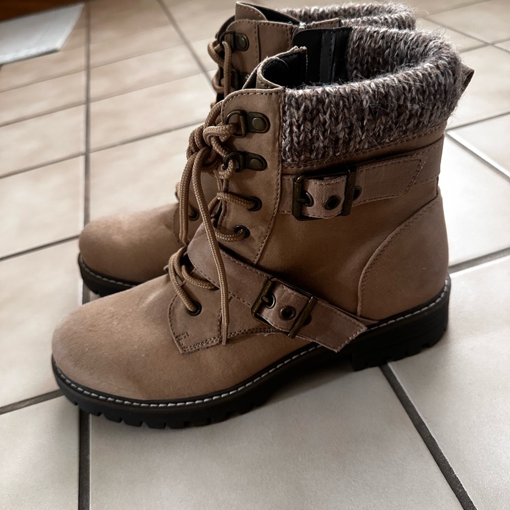 Cliff by White Mountain Women’s Brown Lace-Up Boots